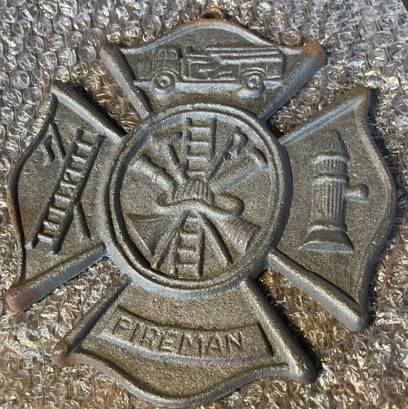 Placa de bombero de hierro fundido cruz de bombero de Malta, signo 8 x 9 pulgadas Foto 1 de 4