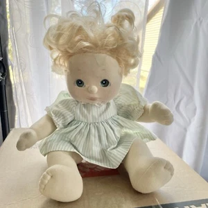 Muñeca My Child 1985 vintage pelo rubio ojos verdes 14" de Mattel vestido a rayas - Imagen 1 de 10