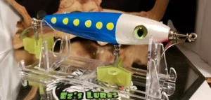Señuelo de agua superior de chopper personalizado de madera 4"", blanco/azul flo - Imagen 1 de 5