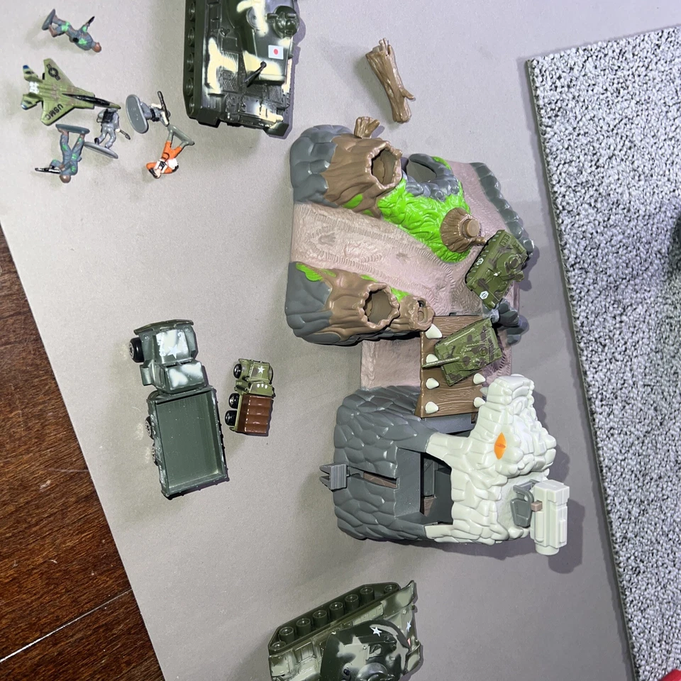 Lote grande de juegos de micro máquinas zonas de batalla militares vintage años 90 Viper Mtn Foto 1 de 4