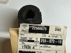 Aislador de buje de barra estabilizadora genuino GM 22566675 - Imagen 1 de 1