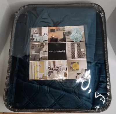Madison Park Teal 3 Piece Velvet Coverlet Set Size King/Cal King Never Used Pics - Image 1 of 4
