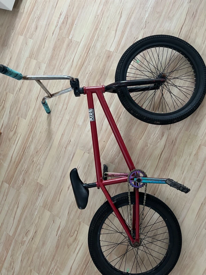 Fahrrad Bmx in der farbe rot mit guter zustand!! für alle fragen schreiben - Bild 1 von 4