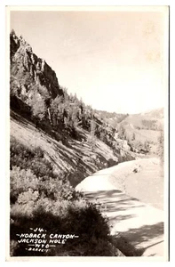 Postal RPPC Hoback Canyon, Dirt Road, River, Jackson Hole, WY - Imagen 1 de 2