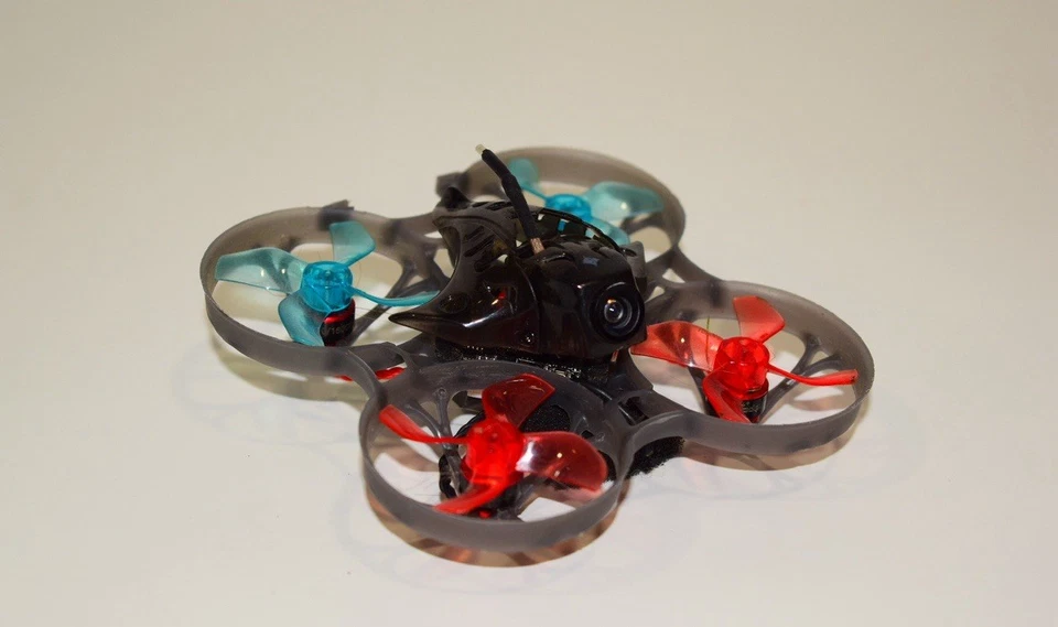 Drone de carreras Eachine Novice-I 75 mm Whoop FPV Foto 1 de 1