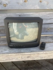 Daewoo 13” Crt Color Television model DTQ--14N2FC Retro Gamer & Remote Tested - Picture 1 of 20