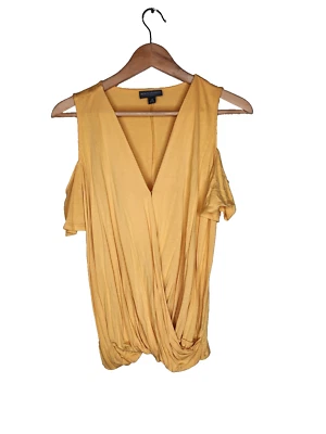 Camiseta de punto Bold Elements hombro frío sobrepelliz en oro amarillo talla XS Foto 1 de 4