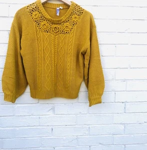 New Boutique Francesca's Alya Chartreuse Crochet Embroidered Sweater Top Med - Picture 1 of 4