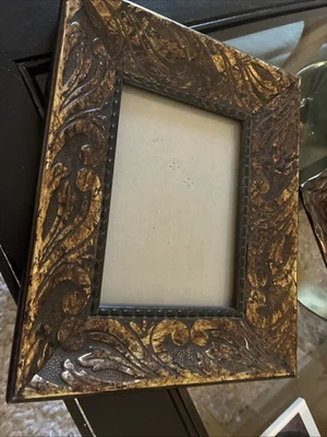 Moldura de pergaminhos de bronze 11,5” x 13,5” independente ou pendurada - Imagem 1 de 2