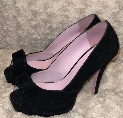 Pinup Couture Cuero Negro Superior/Rosa Interior Tacones Altos Con Lazos Negros Talla 10 Foto 1 de 4