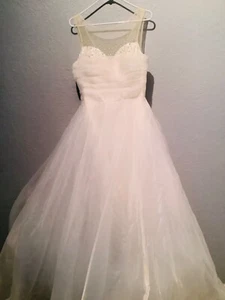 Beaded pearls, and sequined wedding white dress size 8 - Picture 1 of 2