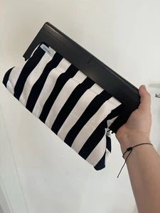 π¨π¨π¨ON SALE π¨π¨π¨ Yellow Bird Clutch Bag - Picture 1 of 9