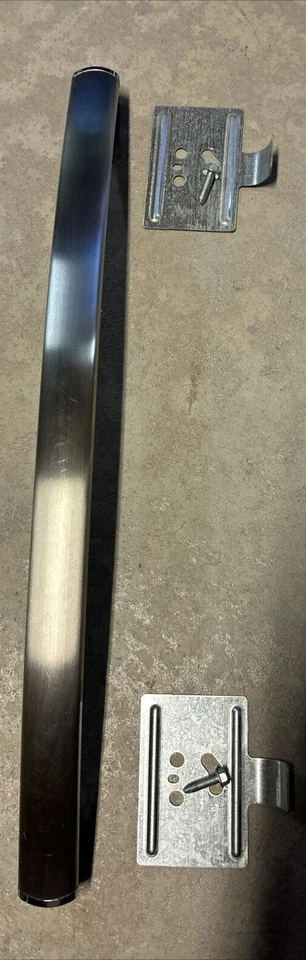 Manija de puerta para lavavajillas GE Appliances WD09X21321 usada Foto 1 de 1