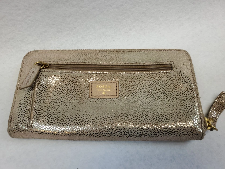 Cartera organizadora metálica grande de gamuza fósil beige y dorada moteada con cremallera larga de colección Foto 1 de 4