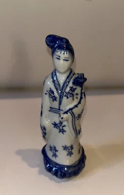 VINTAGE ORIENTAL CHINESE Figure Figurine BLUE & WHITE PORCELAIN 6” E - Image 1 of 4