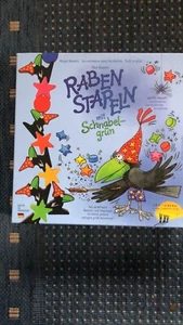 Das Spiel „Rabenstapeln“ von der Firma Drei Hasen in der Abendsonne - Bild 1 von 2