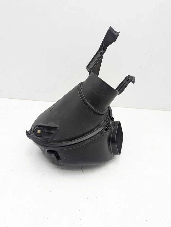 1996 lexus ls400 air box damaged DONT LIST - Image 1 of 4