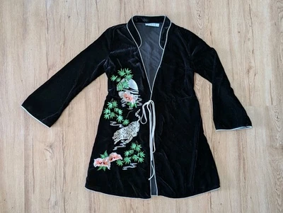 Vestido envolvente RIXO London Iris bordado tigre floral negro seda terciopelo MEDIANO Foto 1 de 4