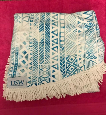 DSW ROUND BLANKET WITH FRINGE BLUE/WHITE - Image 1 of 4