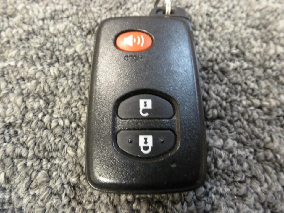 Умный брелок для бесключевого доступа Toyota Prius 2014-2016 годов выпуска заводской от оригинального производителя 2015 года - Изображение 1 из 1