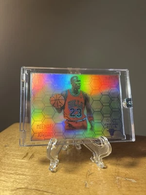 Michael Jordan Legacy Black Label Series 2021 refractor “Gold Honeycomb” #2 Foto 1 de 3