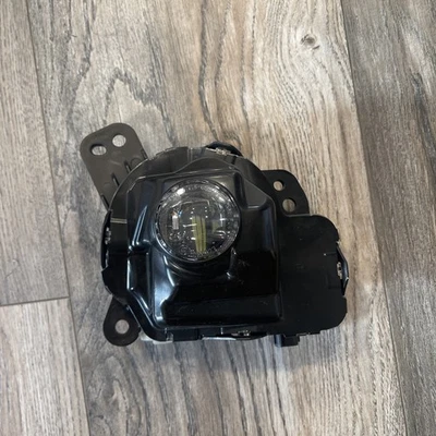 Новый оригинальный светодиодный противотуманный фонарь передний правый со стороны пассажира для Mazda CX3 2016-2017 годов выпуска 11438-11042 - Изображение 1 из 4