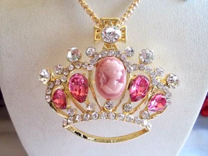 BETSEY JOHNSON LOVELY PINK CAMEO INLAY CRYSTAL CROWN PENDANT NECKLACE/BROOCH - Picture 1 of 7