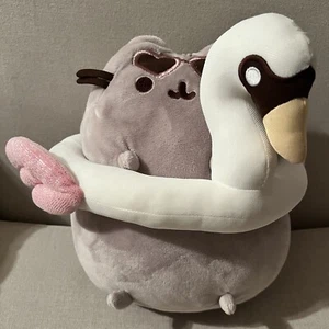 "Gato de felpa suave GUND Pusheen con cisne de 9"" ""Excelente estado""" - Imagen 1 de 6