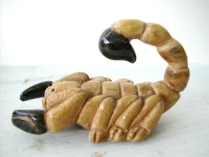 * Miniature statuette en gres - SCORPION SCORPIO - Picture 1 of 4