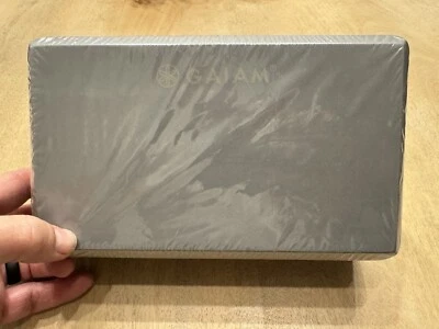 Bloque de yoga Gaiam Essentials – Soporte suave antideslizante Foto 1 de 2