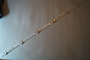 TIRA LED TOSHIBA 32W1333B 32D1334B TV SVS320AD7_7LED_REV.1 PANTALLA: LTA320AP33 - Imagen 1 de 6