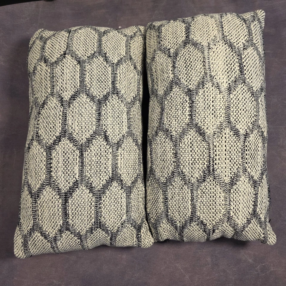 Juego de 2 almohadas tejidas pesadas 12x22 (nuevas) texturizadas geométricas crema negras Foto 1 de 4