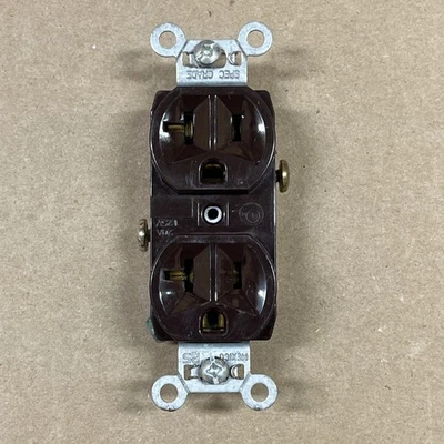 P&S PASS & SEYMOUR CRB5362 BROWN DUPLEX RECEPTACLE 20 AMP 125 VAC - Image 1 of 4
