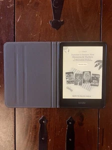 Kindle Paperwhite 16GB Agave Green with Leather Case and Matte Cover Bundle - Afbeelding 1 van 4