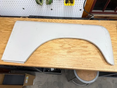 Para-lama externo direito Land Rover Series II IIA III NOS 330426 - Imagem 1 de 4