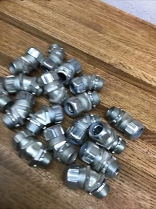 LOT OF 17 T&B 3/8 LIQUIDTIGHT CONNECTORS 45 Degree - Picture 1 of 2