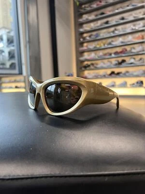 Gafas de sol BALENCIAGA envolventes brillantes metálicas lisas doradas antiguas Foto 1 de 4