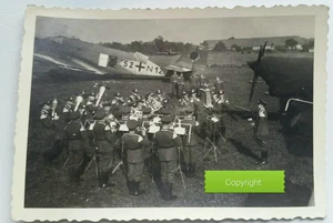 Orig.Foto Flugzeug Ju 52 Kennung 52 + N12 Flugplatz 2 Farben Tarnung Musikkorps - Bild 1 von 1