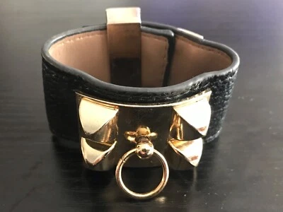 Brazalete/puño de cuero negro Foto 1 de 4