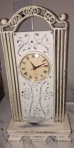 Reloj de metal envejecido blanco con cara de plástico/segunda mano/decoración encantadora - Imagen 1 de 6