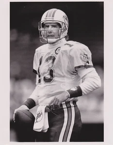 TYPE 1: 1990 Press Photo NFL Miami Dolphins QB Dan Marino - Imagen 1 de 2