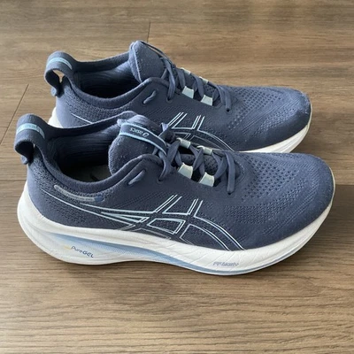 Zapato para correr caminar Asics Gel-Nimbus 26 para mujer azul trueno/zafiro talla 7,5 Foto 1 de 4