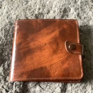 Fantastic 70’s Vintage Hide Leather Bi-fold Dark Brown Wallet - Picture 1 of 9