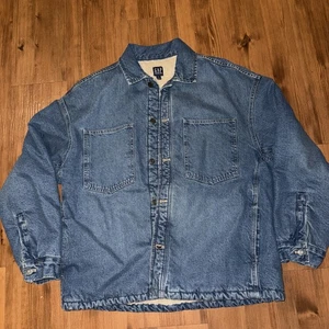 Vintage Gap Mens Denim Jacket Medium Blue Sherpa Fleece Lined Trucker Chore Y2K - Picture 1 of 5