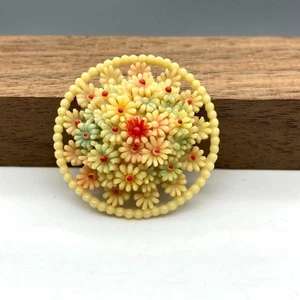 Vintage geschnitzte Zelluloid Brosche, cremefarbene Blumen, bunte romantische Blumen - Bild 1 von 4