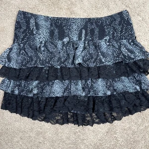 Falda Guess Mujer M Negra Volantes Mini Niveles Y2K Estampado Serpiente Encaje Cachicho - Imagen 1 de 8