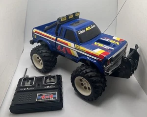 Radio Shack anni 80 radiocomandata fuoristrada 4x4 blu Ford con telecomando - Foto 1 di 15