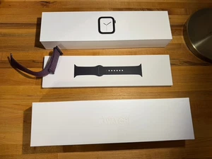 Apple Watch Series 4 40 mm Gris espacial Estuche de aluminio con correa deportiva negra (GPS) - Imagen 1 de 12
