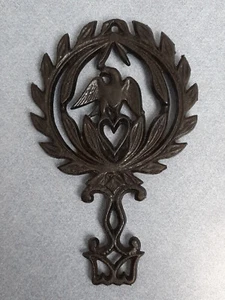 Vintage Cast Iron Trivet with Eagle & Laurel Wreath 8.5" x 5.5" Footed - Picture 1 of 7