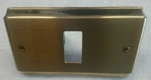 Fba placca 1 posto in ottone satinato con bordi lucidi per serie magic Bticino. - Foto 1 di 2